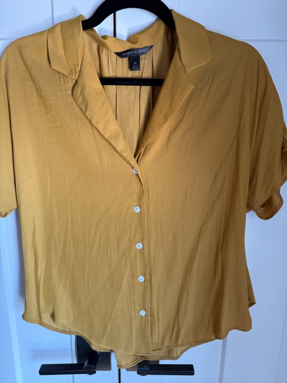 Banana Republic Yellow Mustard Short Sleeve Button-Front Top size xs. Like new.